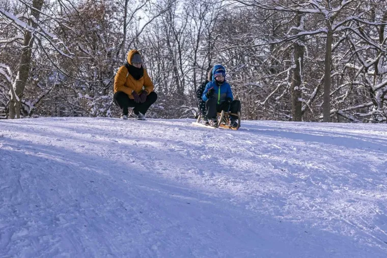 Osječani novu godinu započeli aktivno: Djevojka na biciklu ne boji se leda i zime