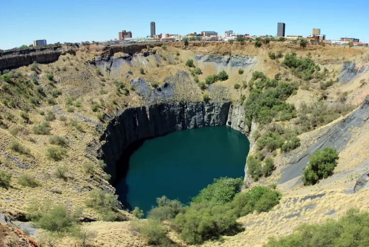 Nevjerojatno putovanje u utrobu planeta: Ovo je 13 najdubljih rupa na Zemlji