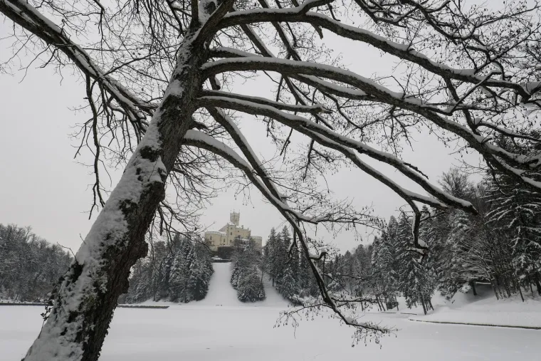 Bajkoviti prizori dvorca Trako&scaron;ćan pod snijegom kao da su ispali iz slikovnice