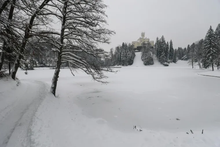 Bajkoviti prizori dvorca Trako&scaron;ćan pod snijegom kao da su ispali iz slikovnice