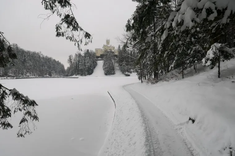 Bajkoviti prizori dvorca Trako&scaron;ćan pod snijegom kao da su ispali iz slikovnice