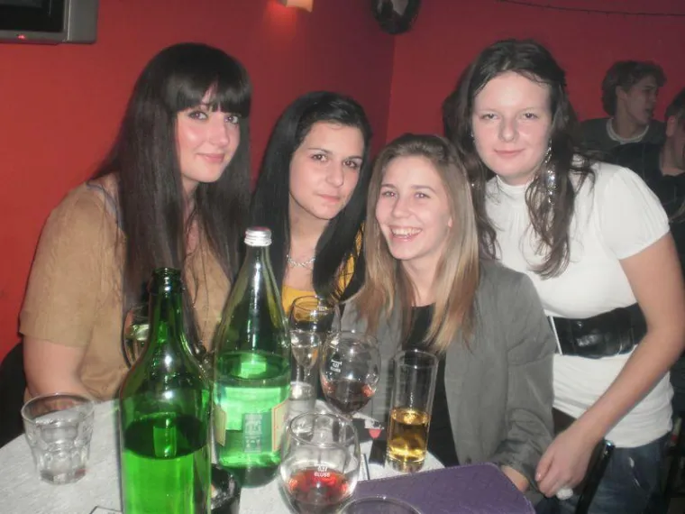 Ovako su Međimurci dočekali 2012.: Pogledajte elegantne kombinacije lijepih djevojaka