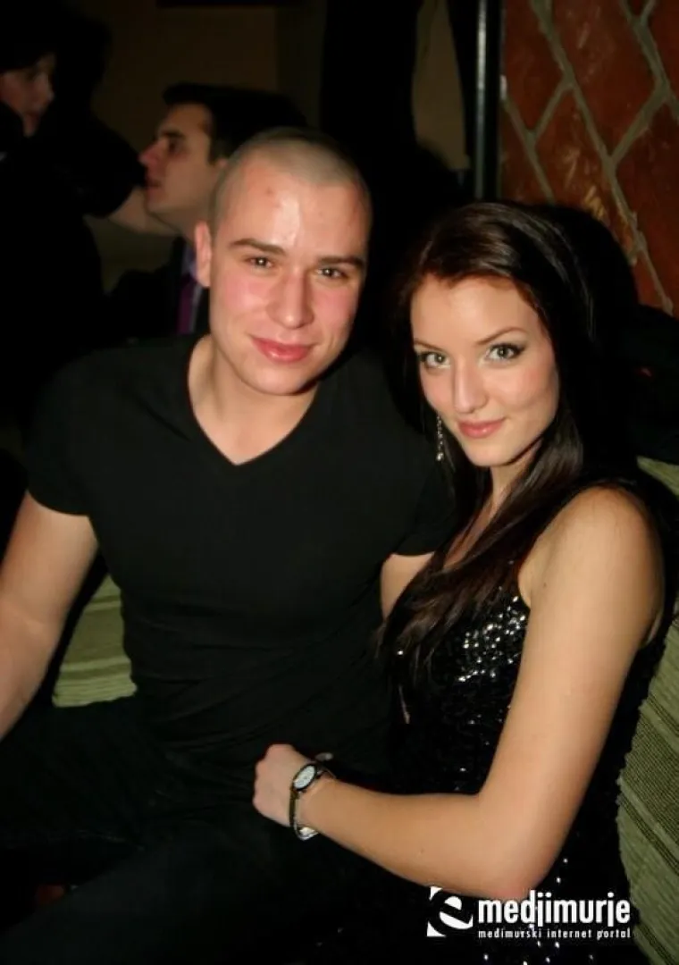 Ovako su Međimurci dočekali 2012.: Pogledajte elegantne kombinacije lijepih djevojaka