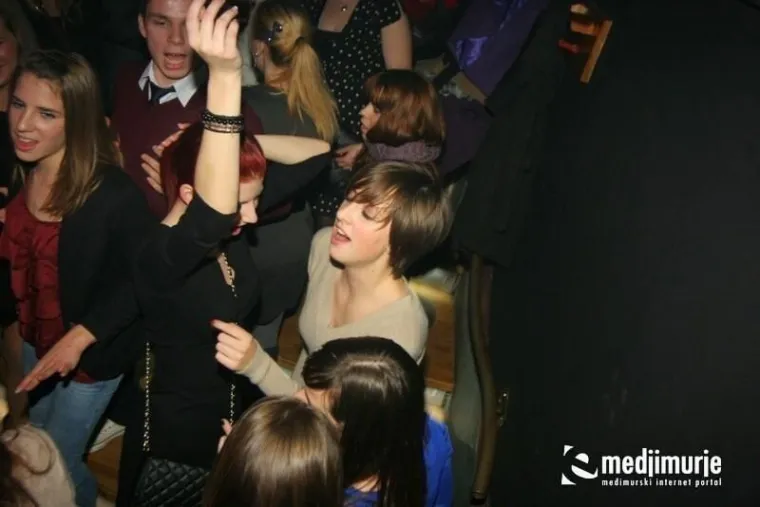 Ovako su Međimurci dočekali 2012.: Pogledajte elegantne kombinacije lijepih djevojaka