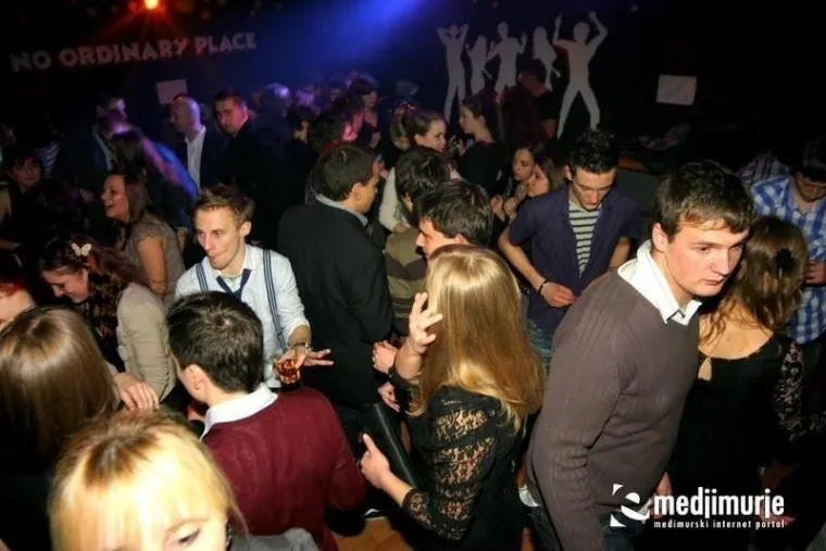 Ovako su Međimurci dočekali 2012.: Pogledajte elegantne kombinacije lijepih djevojaka