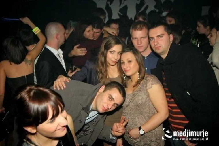 Ovako su Međimurci dočekali 2012.: Pogledajte elegantne kombinacije lijepih djevojaka