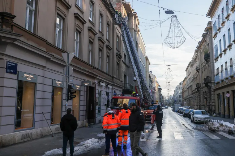 Ova gromada je pala sa zgrade u centru Zagreba! Na terenu vatrogasci i policija