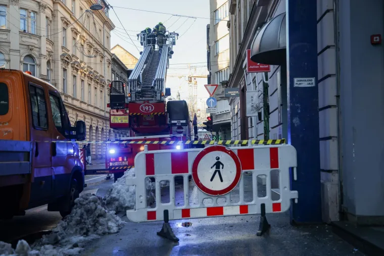 Ova gromada je pala sa zgrade u centru Zagreba! Na terenu vatrogasci i policija