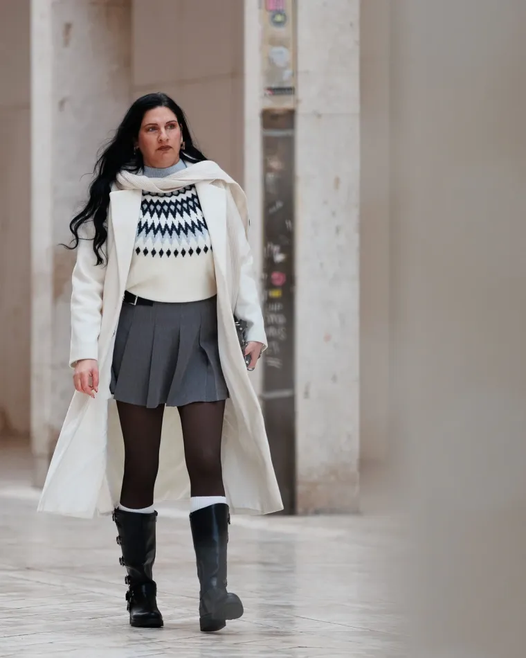 Dok se drugi smrzavaju zbog minusa, u Zadru se nose minice: Ljepotica u bundi pokorila &scaron;picu