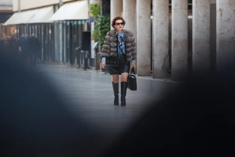 Dok se drugi smrzavaju zbog minusa, u Zadru se nose minice: Ljepotica u bundi pokorila &scaron;picu