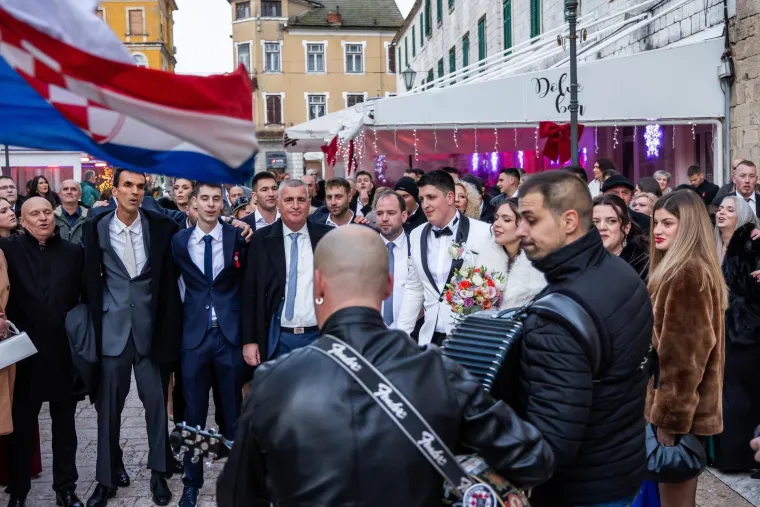 Miro Bulj oženio sina! Stigle prve fotke s vjenčanja, orilo se u Sinju!