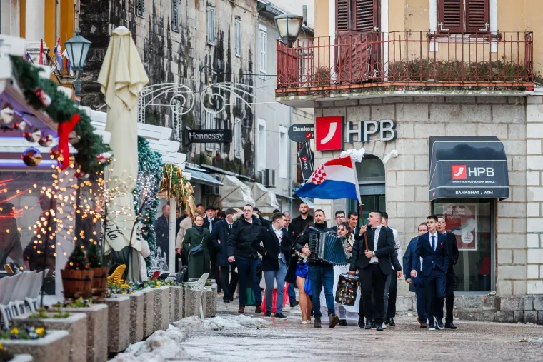 Miro Bulj oženio sina! Stigle prve fotke s vjenčanja, orilo se u Sinju!
