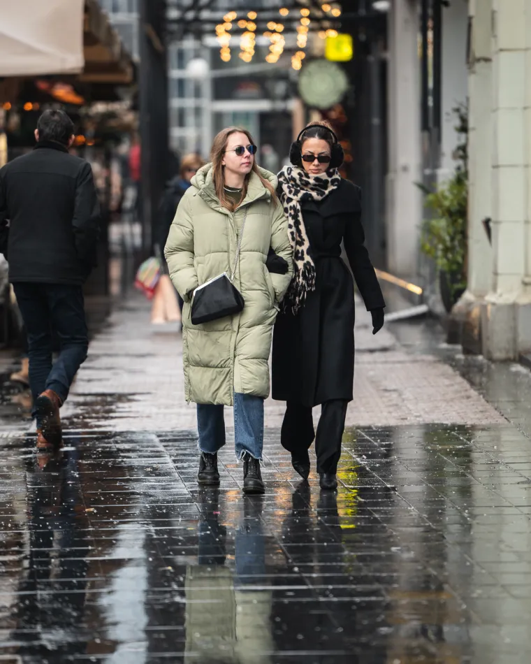 Dame u Zagrebu su se pripremile za hladnoću: Zasjale na &scaron;pici u crnom od glave do pete