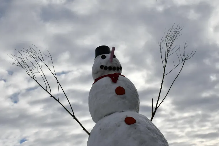 Snježni div iz Banovaca: Snjegović od sedam i pol metara postao atrakcija i simbol zajedni&scaron;tva