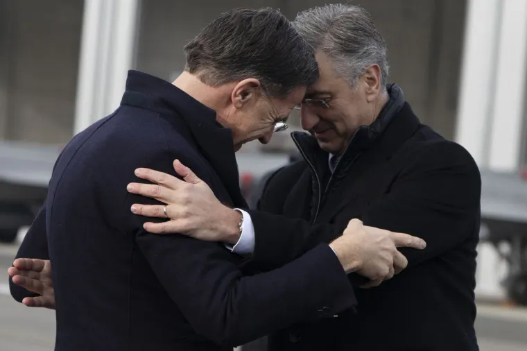 Ljubav je u zraku: Pogledajte intimni zagrljaj Plenkovića i Ruttea