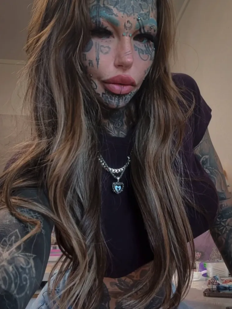 Zbog tetovaža je ostala bez vida i potro&scaron;ila pravo bogatstvo: Sada se odlučila na &scaron;okantan potez