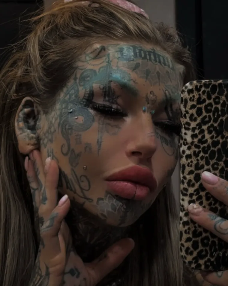 Zbog tetovaža je ostala bez vida i potro&scaron;ila pravo bogatstvo: Sada se odlučila na &scaron;okantan potez