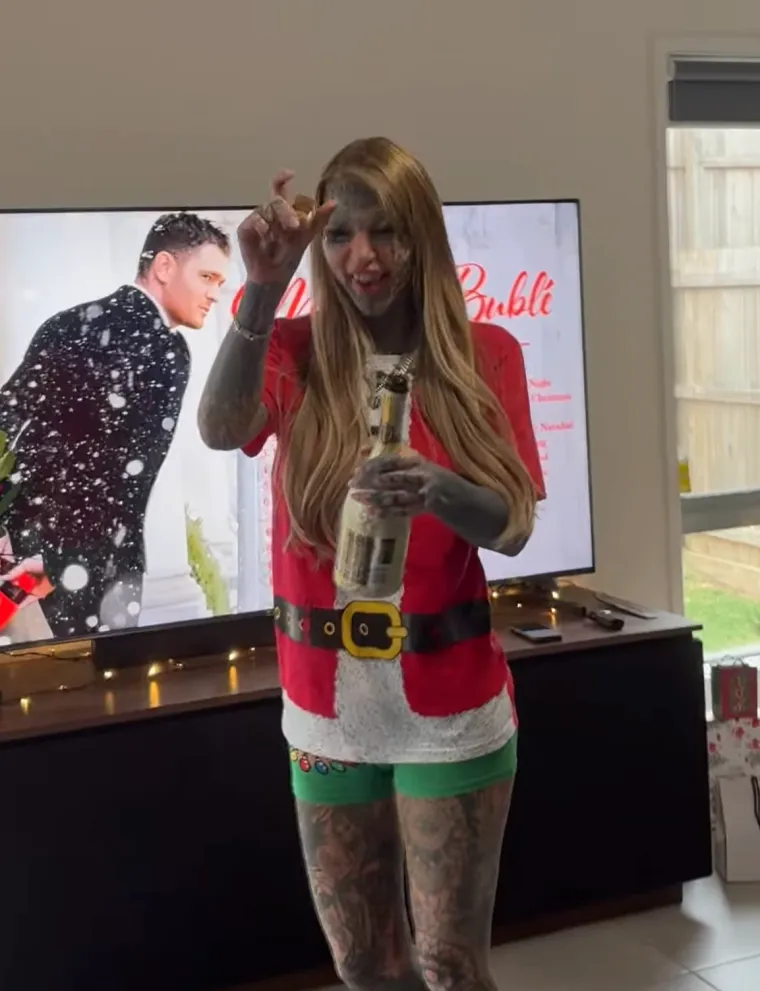 Zbog tetovaža je ostala bez vida i potro&scaron;ila pravo bogatstvo: Sada se odlučila na &scaron;okantan potez