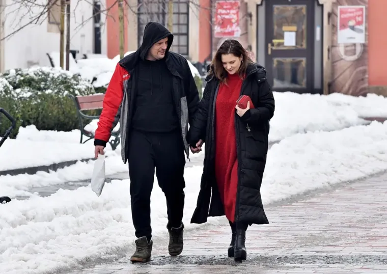 Zgodni par ukrao show: Brineta u smeđoj bundi i markantni mladić plijenili pažnju u Varaždinu