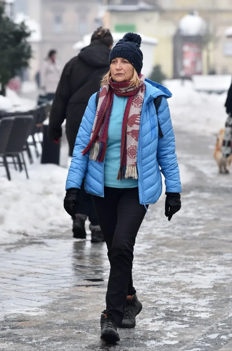 Zgodni par ukrao show: Brineta u smeđoj bundi i markantni mladić plijenili pažnju u Varaždinu