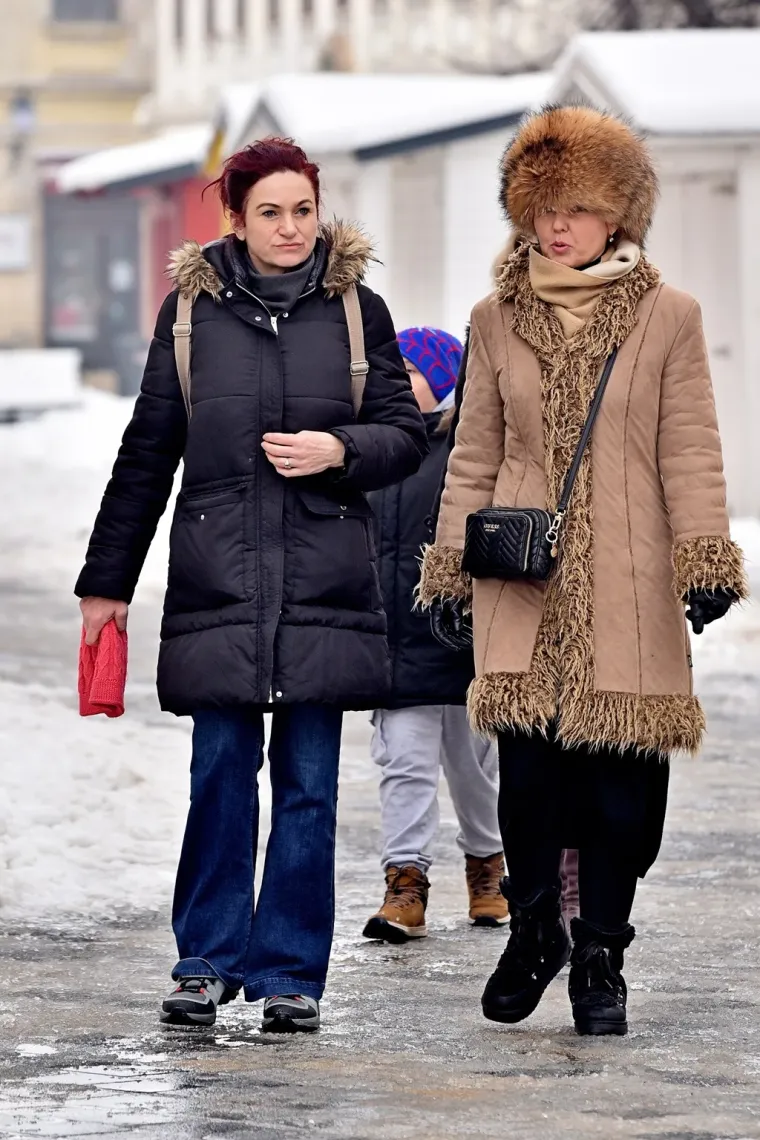 Zgodni par ukrao show: Brineta u smeđoj bundi i markantni mladić plijenili pažnju u Varaždinu