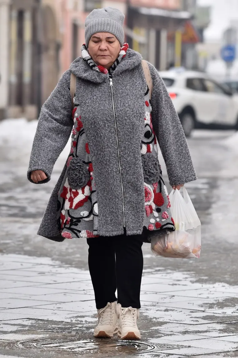 Zgodni par ukrao show: Brineta u smeđoj bundi i markantni mladić plijenili pažnju u Varaždinu