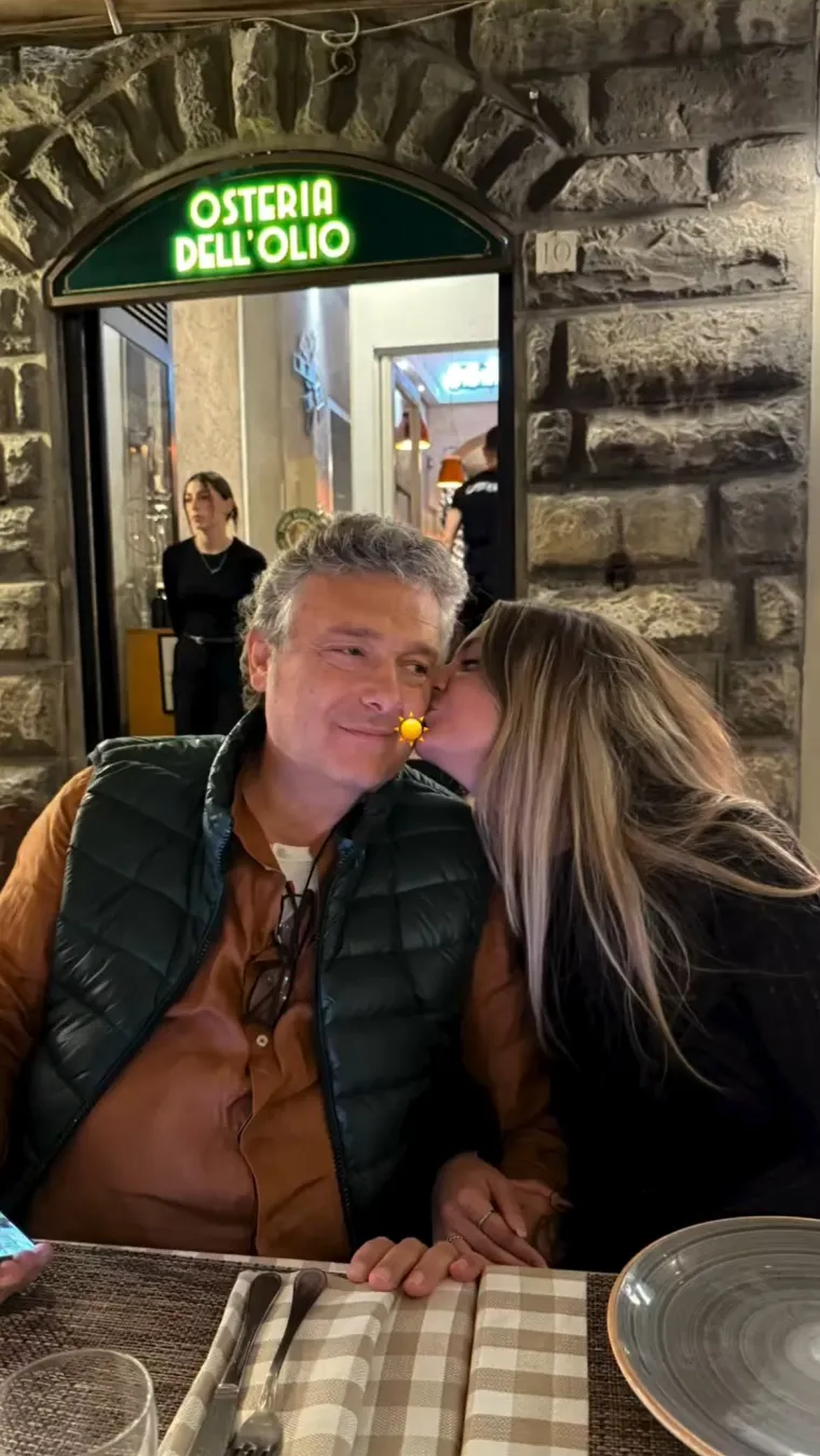 Poželjela ga je jo&scaron; dok joj je predavao u srednjoj &scaron;koli i dočekala da je već u 22. zove suprugom