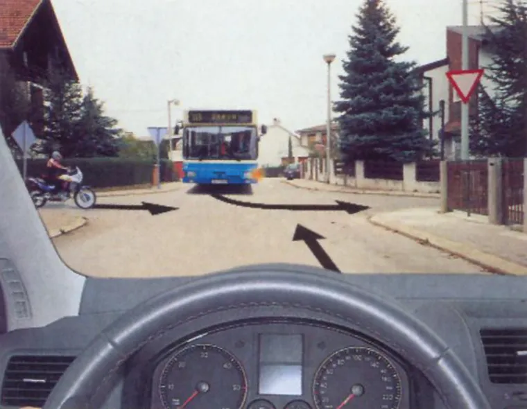 Svaki vozač mora točno rije&scaron;iti prometna raskrižja: Ako na nekom pogrije&scaron;i&scaron;, vrati dozvolu