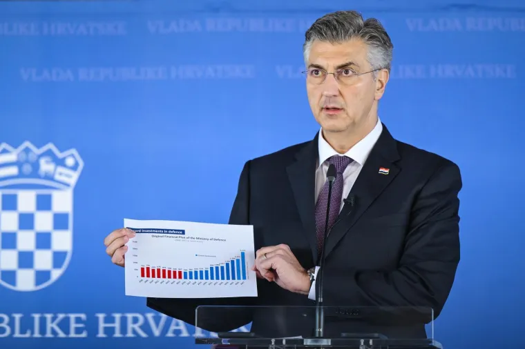 Plenković novinarima pokazao grafove, pa poslao političku poruku
