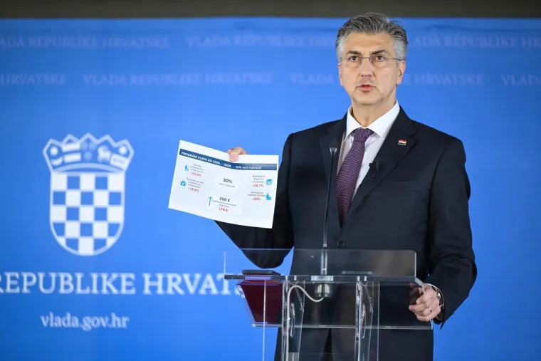Plenković novinarima pokazao grafove, pa poslao političku poruku