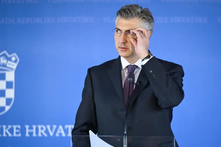 Plenković novinarima pokazao grafove, pa poslao političku poruku