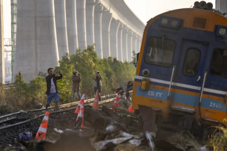 Stravični prizori tragedije: Vlak zdrobljen, a najmanje 32 osobe poginule