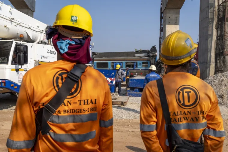 Stravični prizori tragedije: Vlak zdrobljen, a najmanje 32 osobe poginule