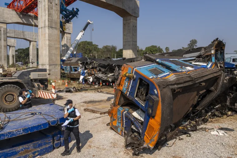Stravični prizori tragedije: Vlak zdrobljen, a najmanje 32 osobe poginule