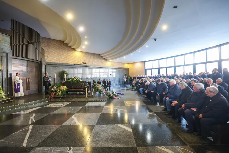 Posljednji ispraćaj zagrebačke legende: Tomislav Svetina prvi puta u javnosti nakon ostavke
