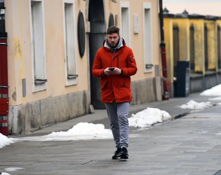 Crna bundica i bijela kolica: Ove dvije prijateljice izabrale su odličnu kombinaciju za &scaron;etnju Karlovcem