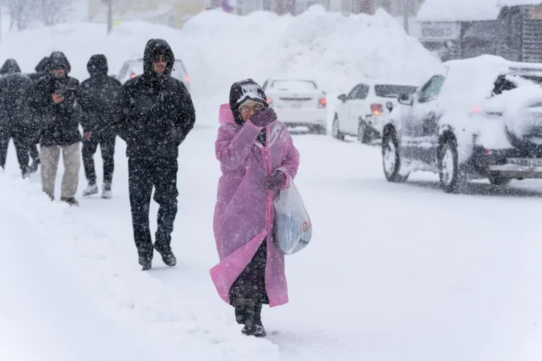 'Snježna apokalipsa' ih je paralizirala: Ljudi živi zatrpani pod snijegom