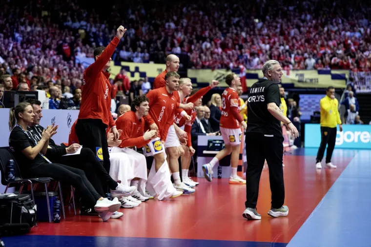 Gospođe u bojama i otkačene zastavice: Danska ima neku drugu navijačku kulturu