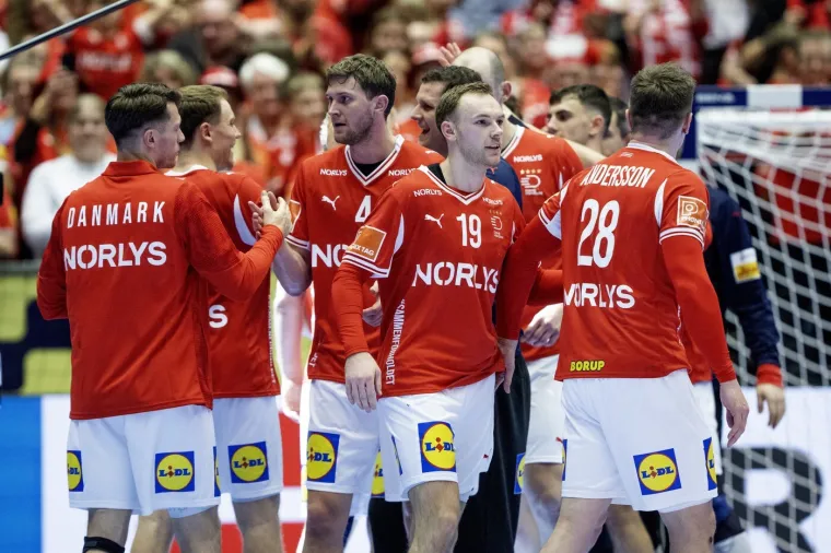 Gospođe u bojama i otkačene zastavice: Danska ima neku drugu navijačku kulturu