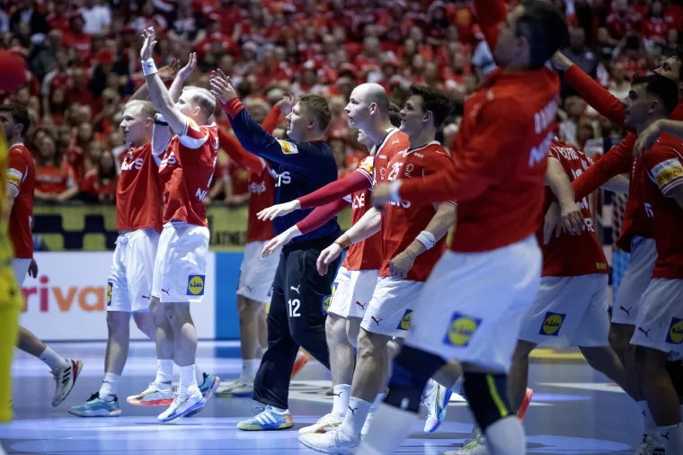 Gospođe u bojama i otkačene zastavice: Danska ima neku drugu navijačku kulturu