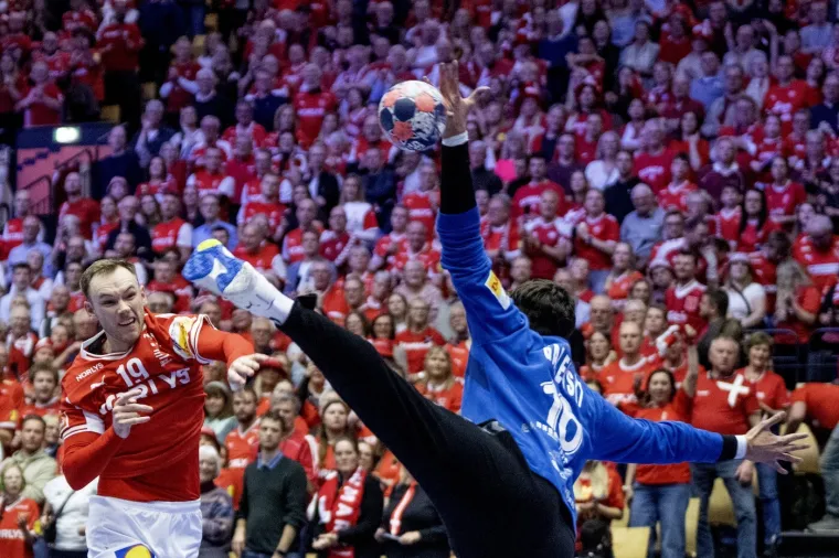 Gospođe u bojama i otkačene zastavice: Danska ima neku drugu navijačku kulturu