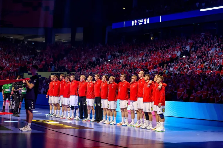 Gospođe u bojama i otkačene zastavice: Danska ima neku drugu navijačku kulturu