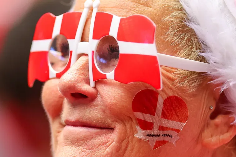 Gospođe u bojama i otkačene zastavice: Danska ima neku drugu navijačku kulturu