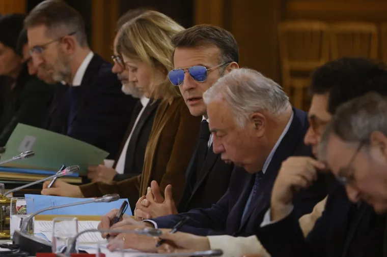 Jesmo li ikad imali ovakvu scenu? Macron &scaron;okirao izgledom u Elizejskoj palači