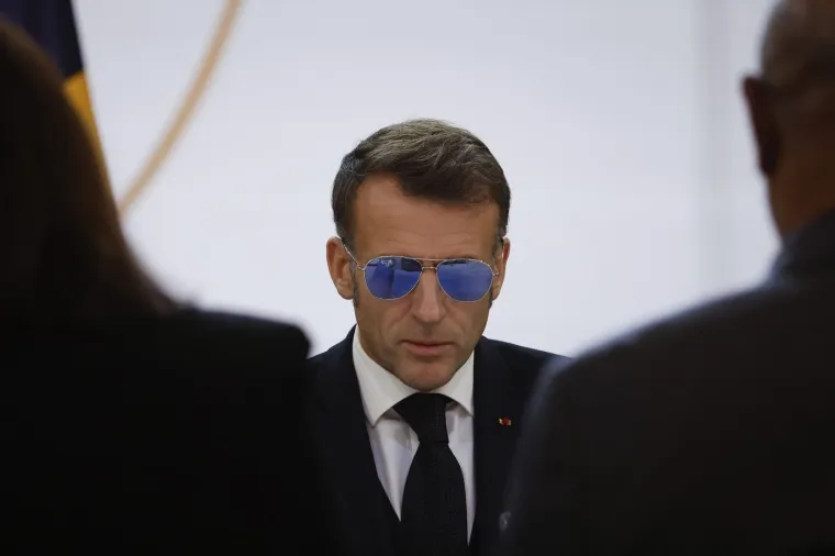 Jesmo li ikad imali ovakvu scenu? Macron &scaron;okirao izgledom u Elizejskoj palači