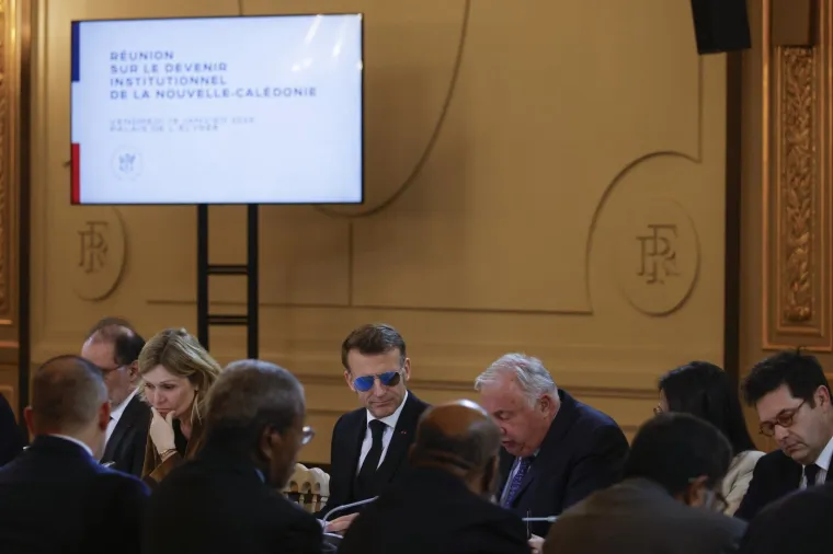 Jesmo li ikad imali ovakvu scenu? Macron &scaron;okirao izgledom u Elizejskoj palači