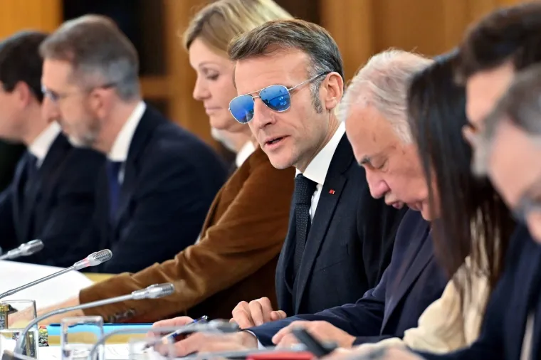 Jesmo li ikad imali ovakvu scenu? Macron &scaron;okirao izgledom u Elizejskoj palači