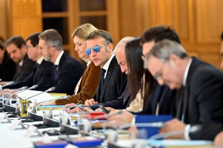 Jesmo li ikad imali ovakvu scenu? Macron &scaron;okirao izgledom u Elizejskoj palači