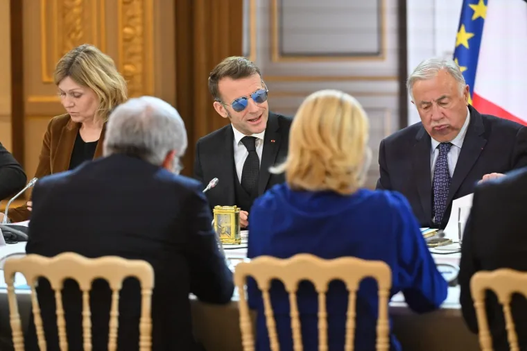 Jesmo li ikad imali ovakvu scenu? Macron &scaron;okirao izgledom u Elizejskoj palači