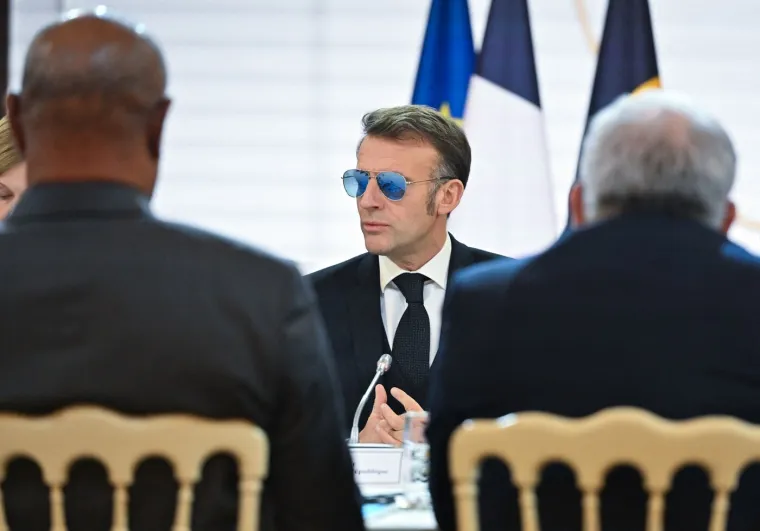 Jesmo li ikad imali ovakvu scenu? Macron &scaron;okirao izgledom u Elizejskoj palači